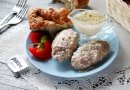 Котлеты в сметанном соусе в микроволновке