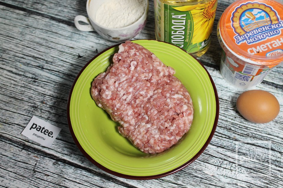 Котлеты в сметанном соусе в микроволновке - Шаг 1