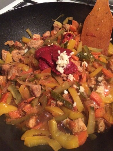 Свинина с овощами и солеными огурцами - Шаг 4