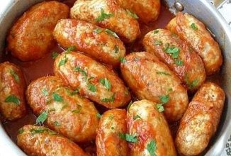 Курино-гречневые котлеты в соусе