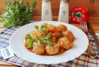 Тушеная капуста с тефтелями