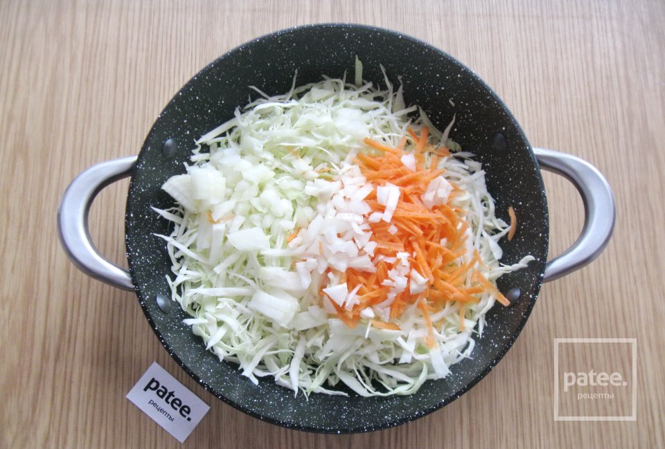 Тушеная капуста с тефтелями - Шаг 6