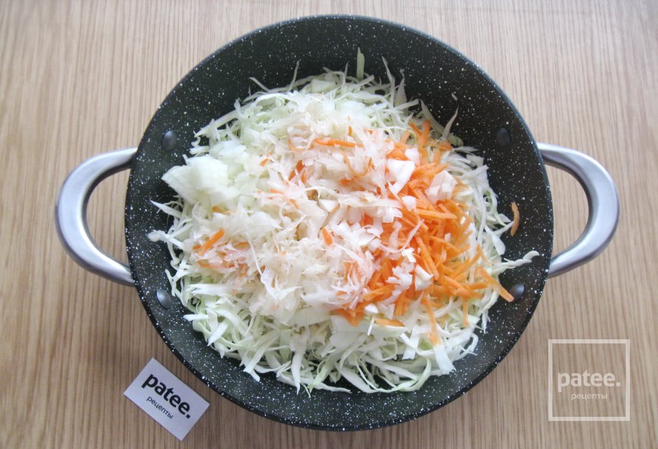 Тушеная капуста с тефтелями - Шаг 7