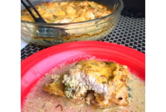 Нежнейшее куриное филе под сырно-сливочным вкусом.