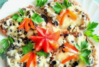 Отбивная с черносливом и орехами