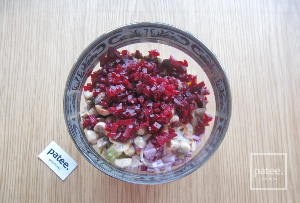 Винегрет с жареными грибами - Шаг 10