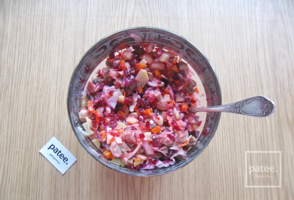 Винегрет с жареными грибами - Шаг 11