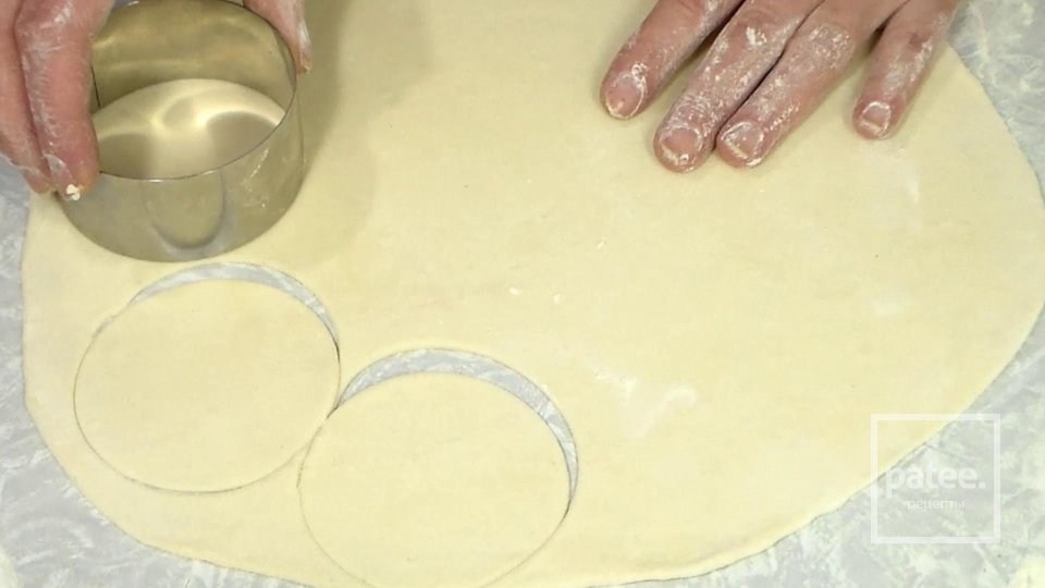 Домашние вареники с картошкой и грибами - Шаг 8