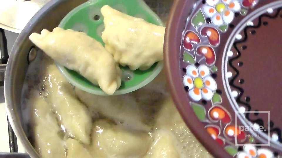 Домашние вареники с картошкой и грибами - Шаг 13