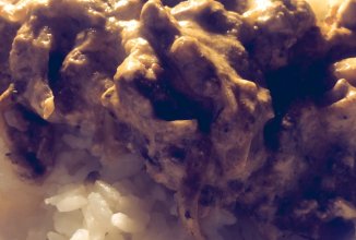 Тушенная говядина в сметане с горчицей