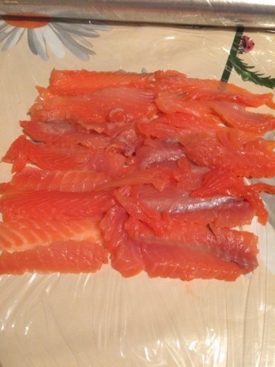 Рулет из форели со сливочным сыром и зеленью - Шаг 1