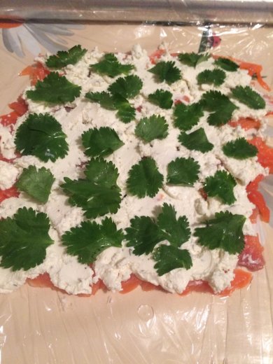 Рулет из форели со сливочным сыром и зеленью - Шаг 2