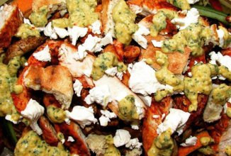 Салат с курицей, чечевицей и чатни