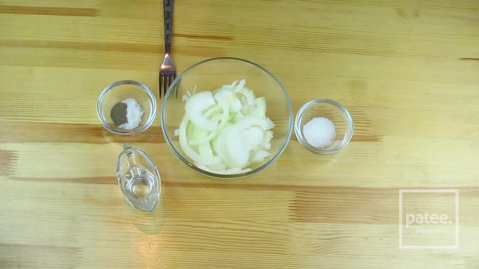 Куриное филе с ананасами в сырной шубке - Шаг 1