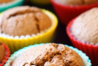 Шоколадные кексы в бумажных формочках