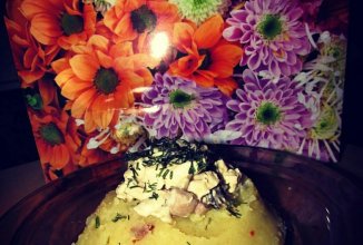 Картофель с курицей и маринованными грибами