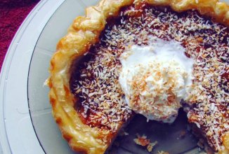 Банановый пирог из слоеного теста