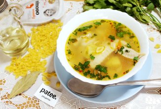 Быстрый куриный суп с ракушками