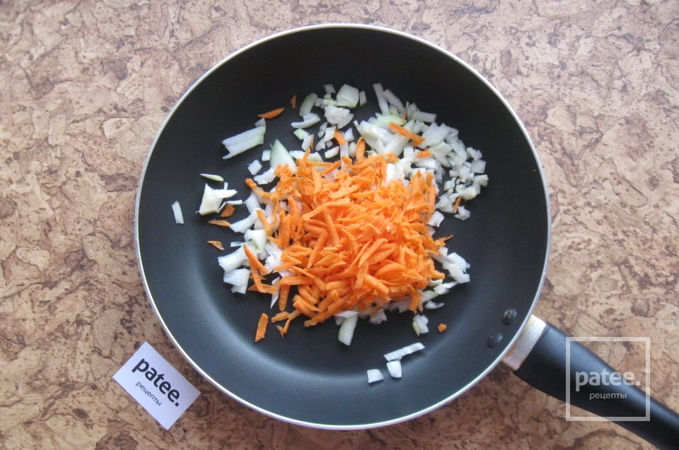 Тушеная капуста с грибами и куриной печенью - Шаг 2