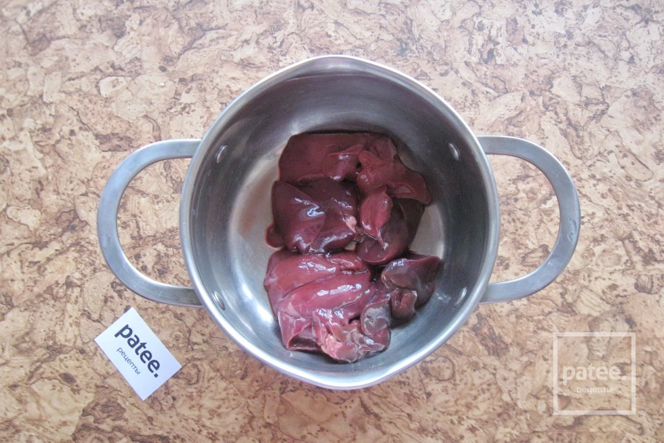 Тушеная капуста с грибами и куриной печенью - Шаг 5