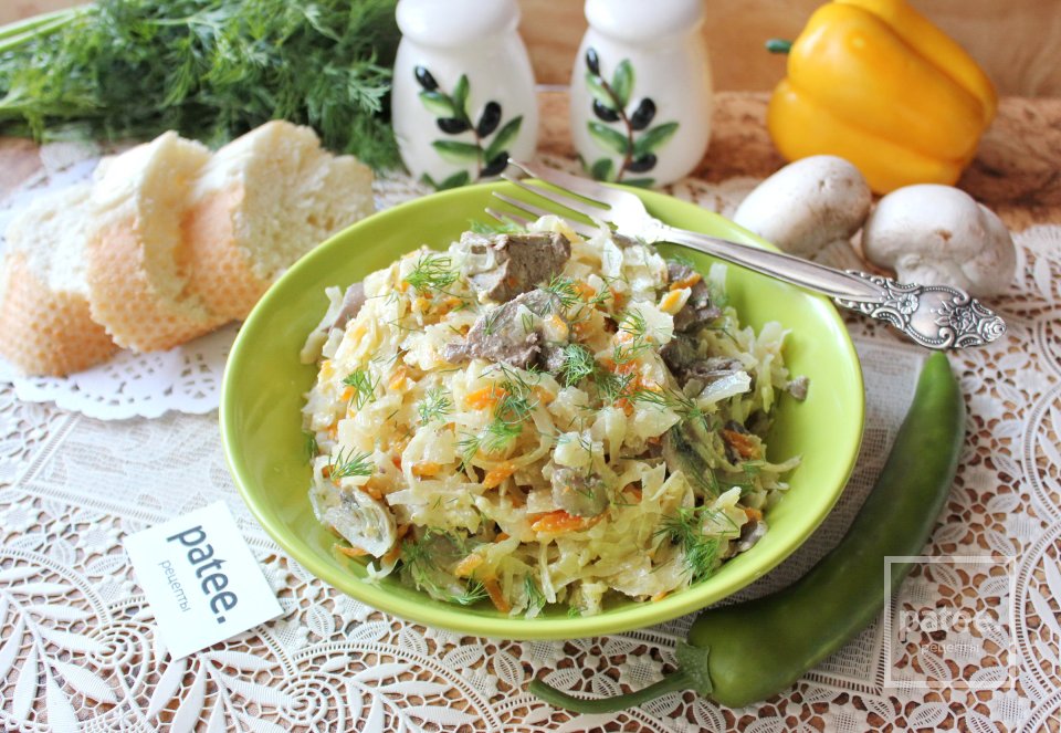 Тушеная капуста с грибами и куриной печенью - Шаг 10