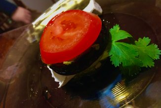 Сочные баклажаны с бри  и соусом песто.