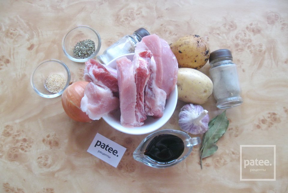 Свиные ребрышки с картофелем в духовке - Шаг 1