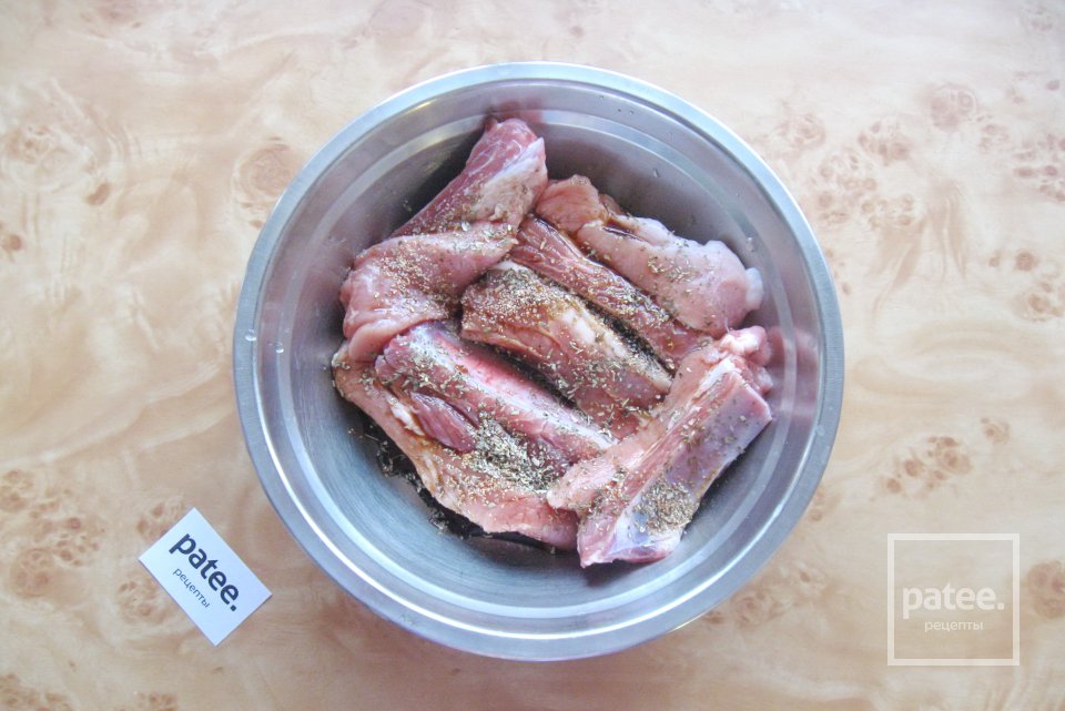 Свиные ребрышки с картофелем в духовке - Шаг 5