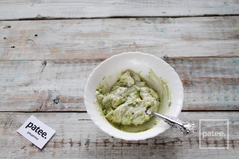 Тосты с авокадо и малосольной красной рыбой - Шаг 8