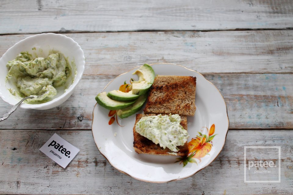 Тосты с авокадо и малосольной красной рыбой - Шаг 9