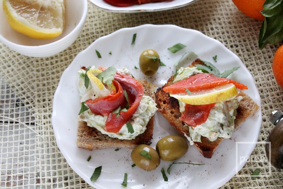 Тосты с авокадо и малосольной красной рыбой - Шаг 14