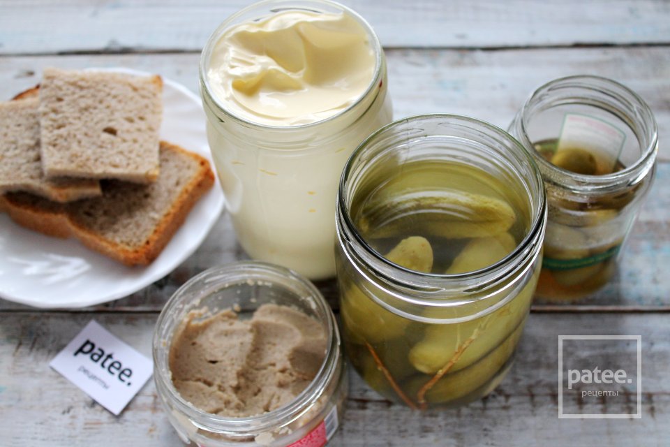 Бутерброды с печенью трески и огурцами - Шаг 1