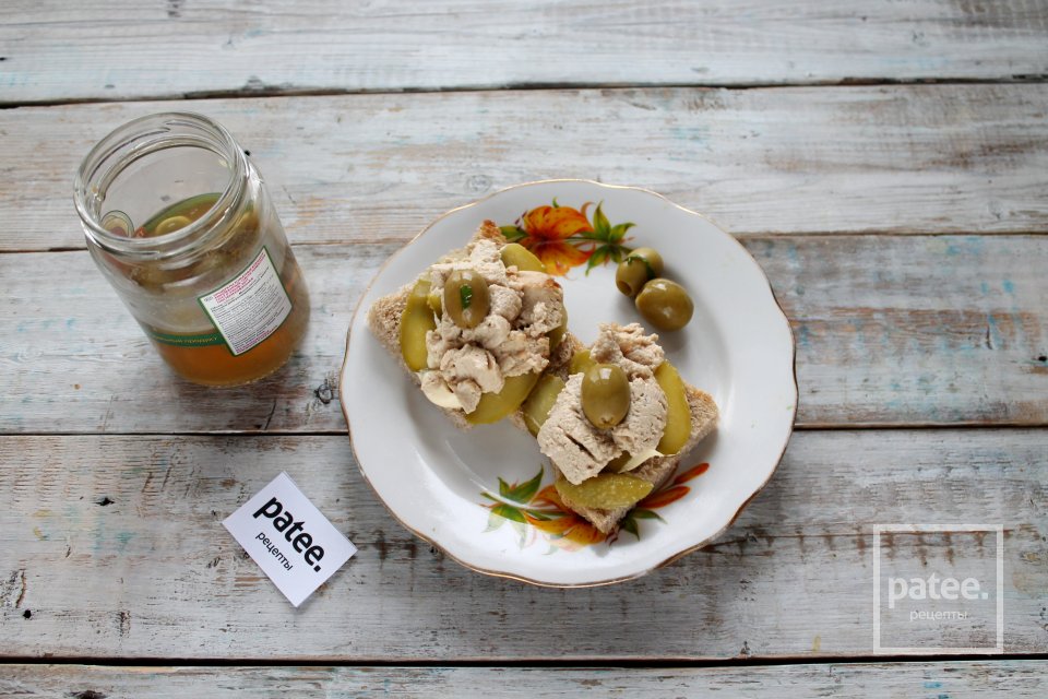 Бутерброды с печенью трески и огурцами - Шаг 8