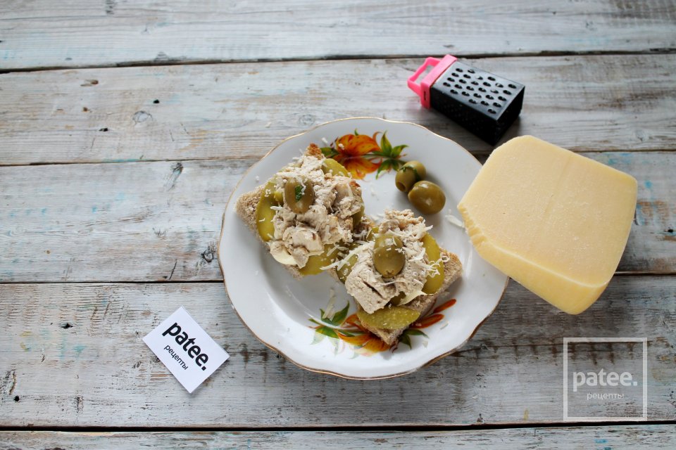 Бутерброды с печенью трески и огурцами - Шаг 9