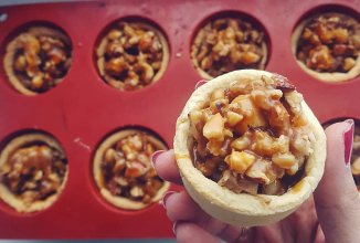 Тарталетки с орехами и карамелью