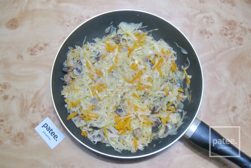 Пирог в виде сердца с капустой и грибами - Шаг 5