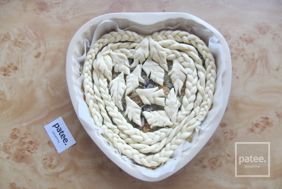 Пирог в виде сердца с капустой и грибами - Шаг 12