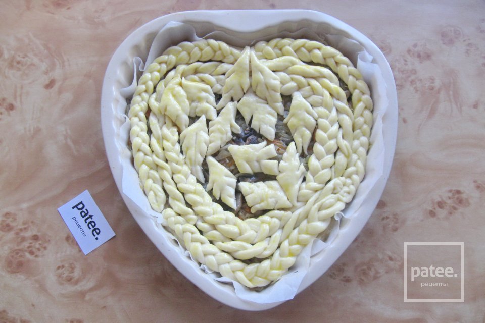 Пирог в виде сердца с капустой и грибами - Шаг 13