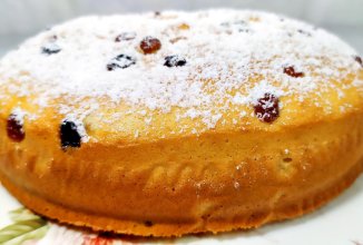 Сметанный пирог с изюмом