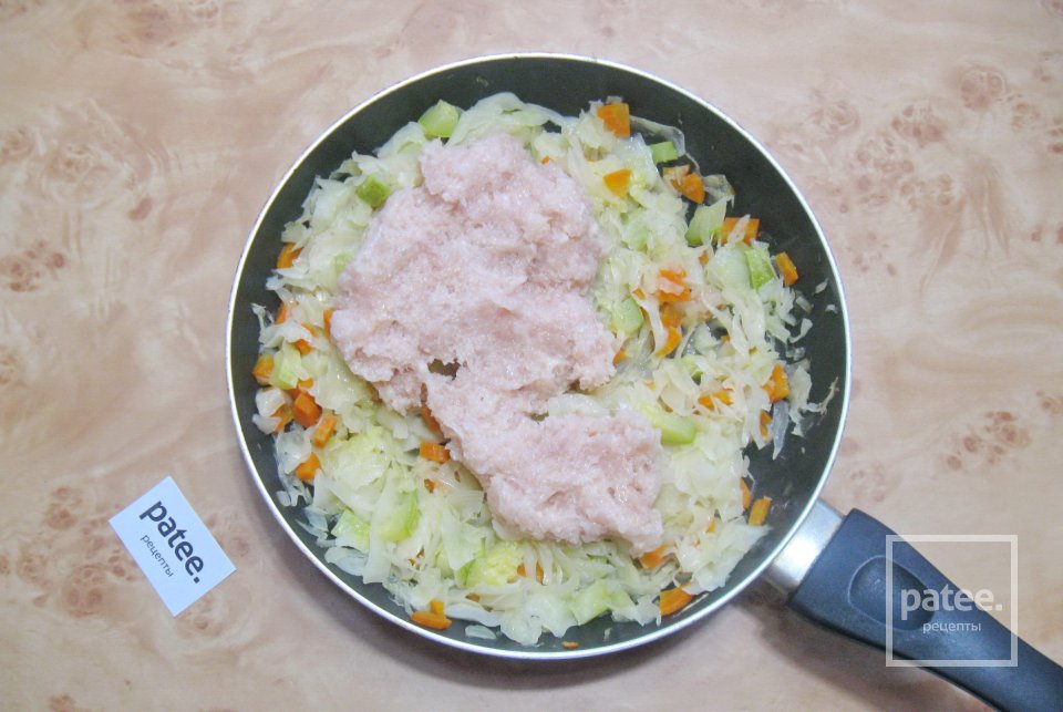 Куриный фарш с тушеной капустой - Шаг 7