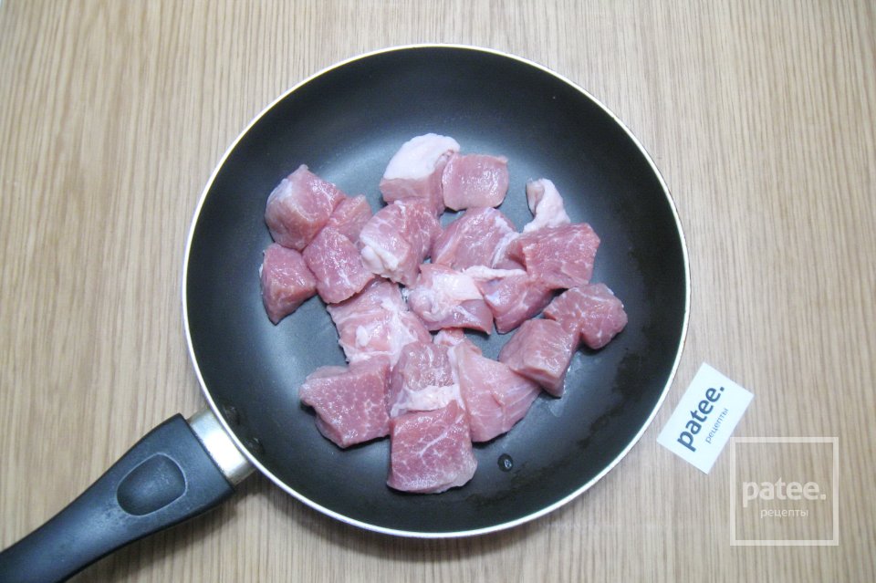 Свинина с гречкой в сковороде - Шаг 2