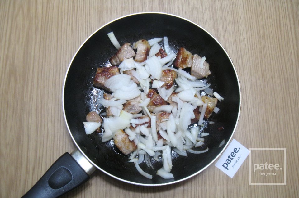 Свинина с гречкой в сковороде - Шаг 4