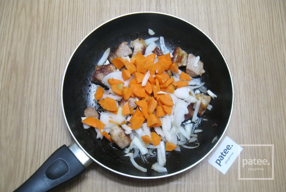 Свинина с гречкой в сковороде - Шаг 5