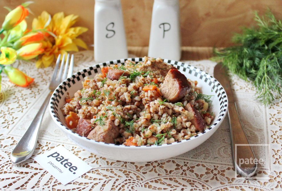 Свинина с гречкой в сковороде - Шаг 11