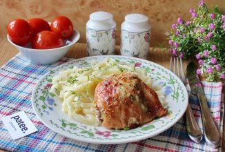 Куриные бедра со сметаной в духовке