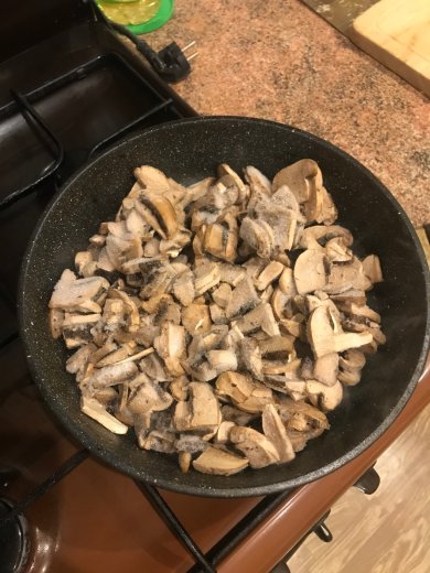 Грибы в сливочном соусе - Шаг 1