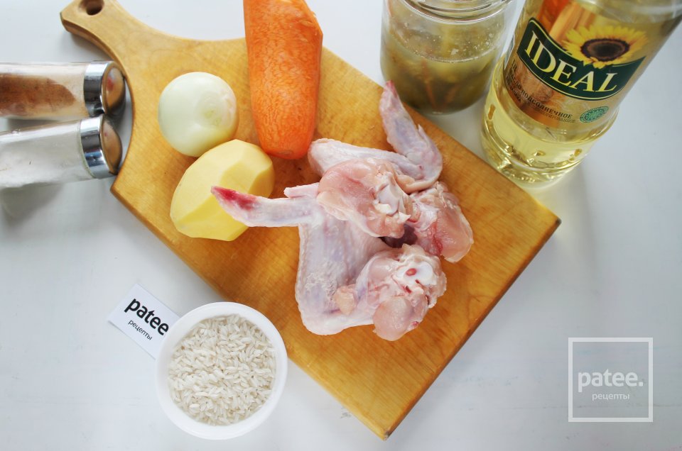 Рассольник с куриными крыльями и рисом - Шаг 1