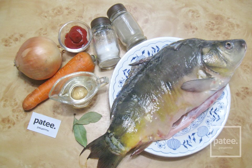 Карп в томатном соусе с овощами - Шаг 1