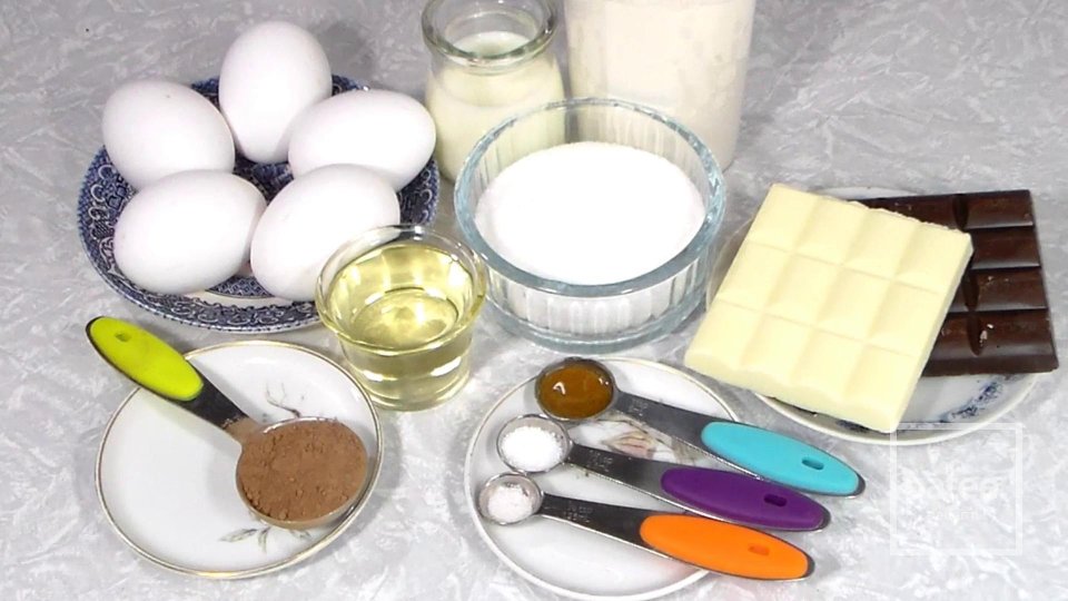 Бисквитный пирог "Зебра" с шоколадом - Шаг 1