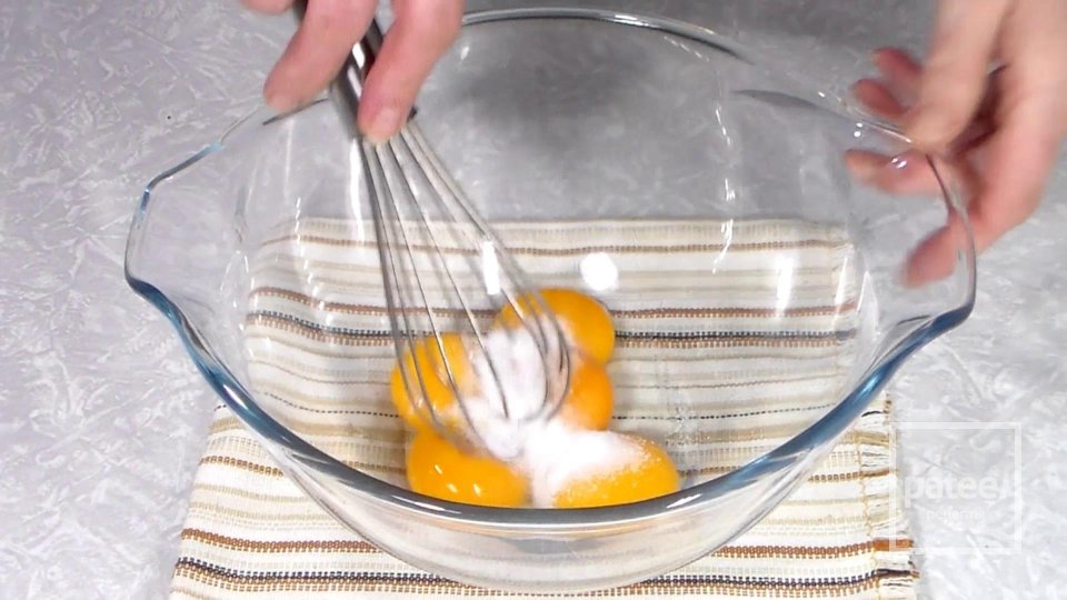 Бисквитный пирог "Зебра" с шоколадом - Шаг 2